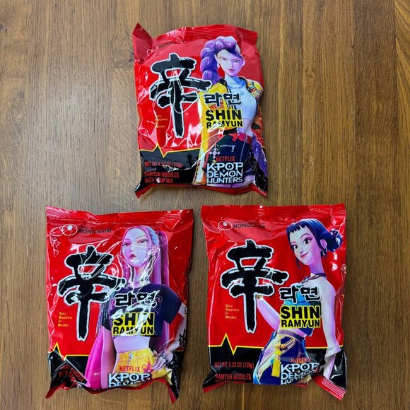 K-POP Demon Hunters Shin Ramyun Collectible 4 Pack Ramen Noodles Rumi Zoey Mira - Picture 3 of 7